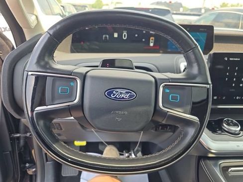Used 2025 Ford Expedition Platinum AWD/4WD image 12