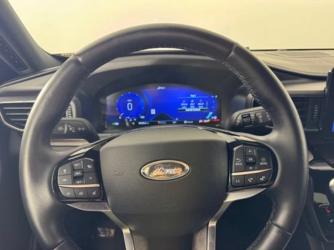Used 2023 Ford Explorer Platinum w/ Class IV Trailer Tow Package AWD/4WD image 13