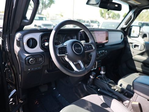 Used 2025 Jeep Wrangler Unlimited Sahara w/ Safety Group image 16