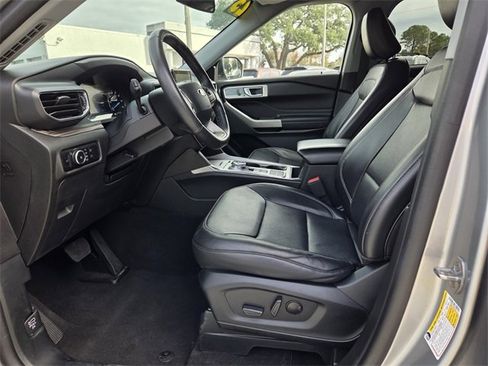 Used 2023 Ford Explorer Limited image 11