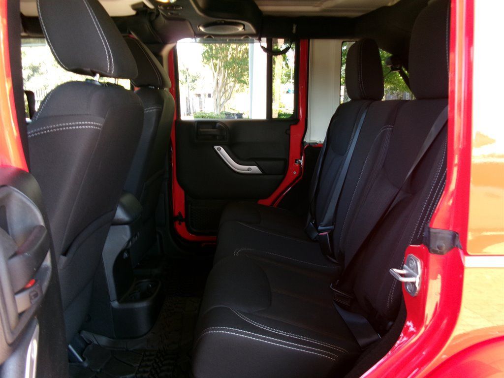 Used 2013 Jeep Wrangler Unlimited Sahara w/ Mopar Chrome Edition Group AWD/4WD image 31