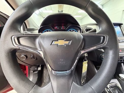 Used 2017 Chevrolet Cruze LS FWD image 40