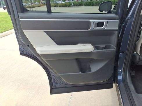 Used 2025 Hyundai Santa Fe SEL FWD image 18