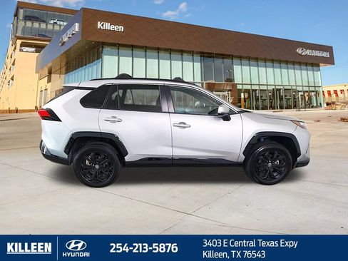 Used 2022 Toyota RAV4 SE AWD/4WD image 9
