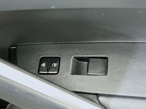 Used 2024 Toyota Corolla Cross LE w/ Moonroof Package image 29