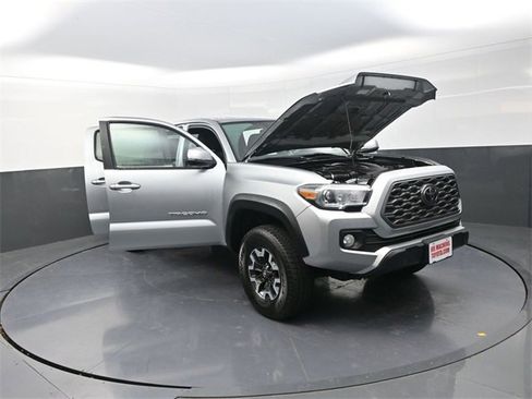 Used 2022 Toyota Tacoma TRD Off-Road image 35