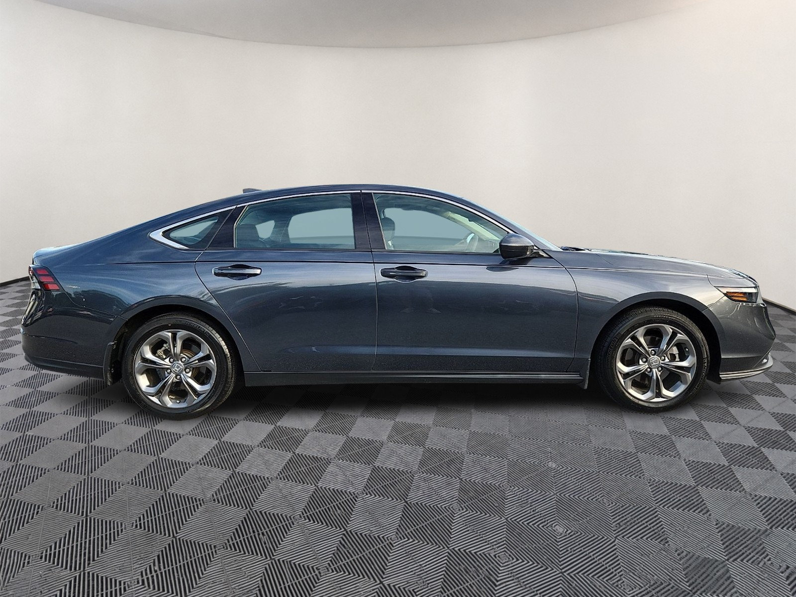 Used 2023 Honda Accord EX image 7