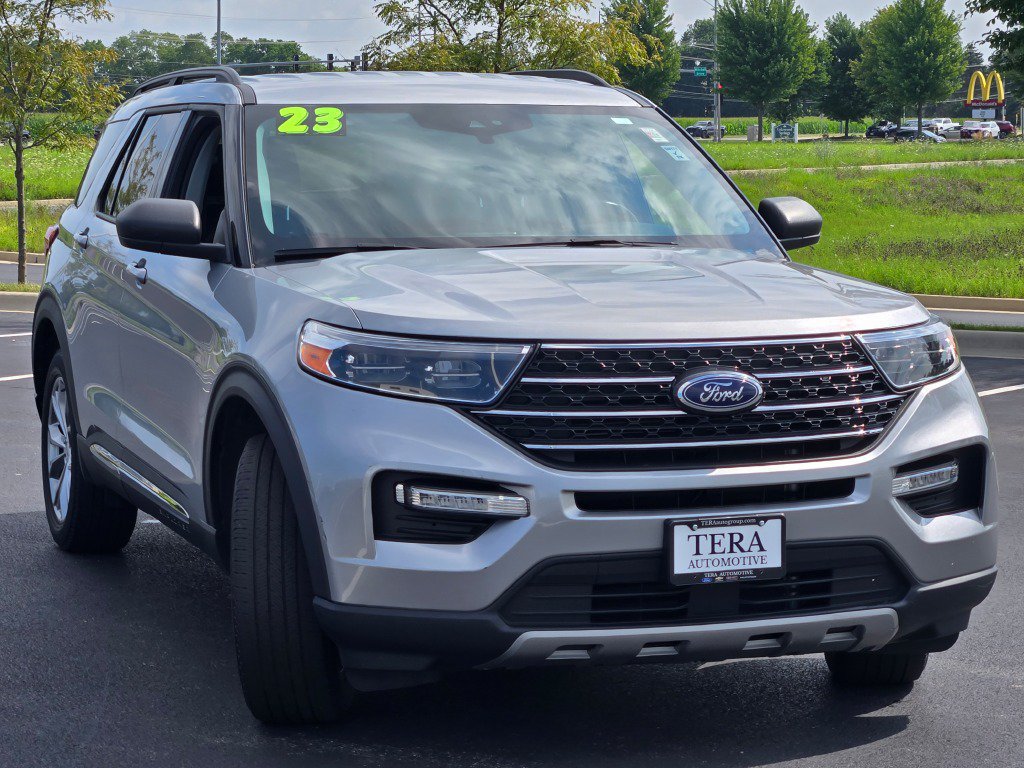 Used 2023 Ford Explorer XLT w/ Equipment Group 202A AWD/4WD image 4