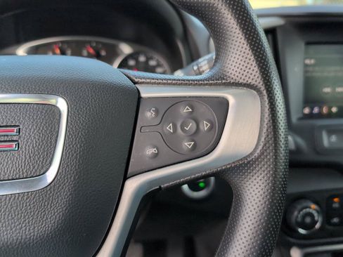 Used 2024 GMC Terrain SLE FWD image 25