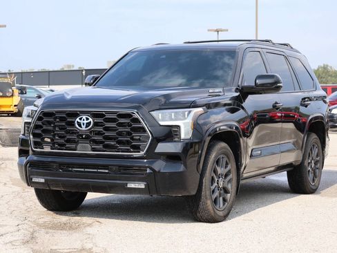 Used 2024 Toyota Sequoia Platinum AWD/4WD image 6