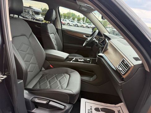 Used 2024 Volkswagen Atlas SE w/ Panoramic Sunroof Package FWD image 15