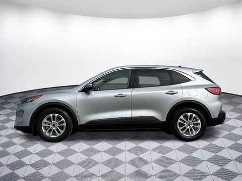 Used 2020 Ford Escape SE image 2