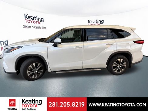 Used 2022 Toyota Highlander XLE image 6