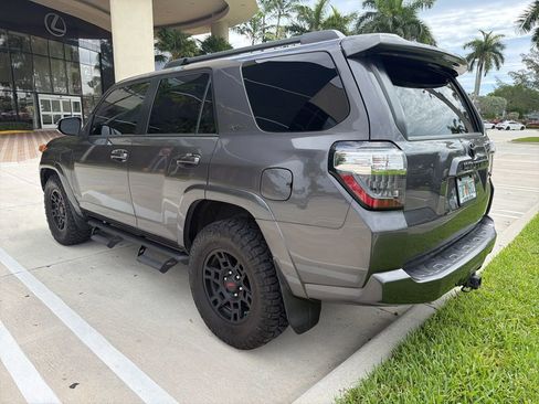 Used 2021 Toyota 4Runner SR5 Premium w/ Moonroof Package RWD image 11