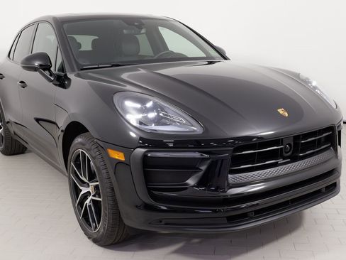 Used 2024 Porsche Macan image 7