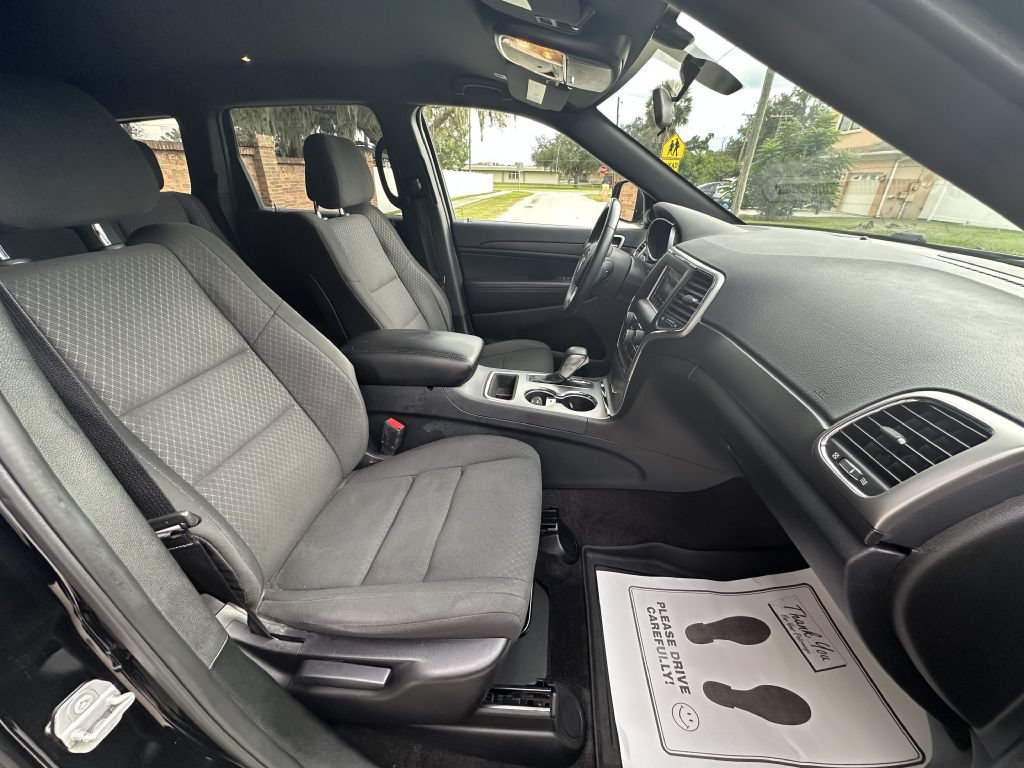 Used 2018 Jeep Grand Cherokee Laredo AWD/4WD image 10