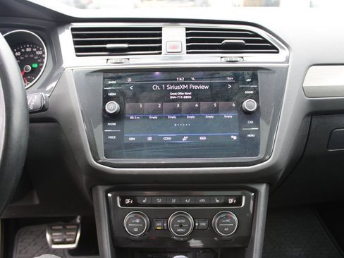 Used 2021 Volkswagen Tiguan SE R-Line image 17