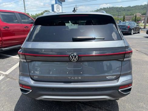 Used 2025 Volkswagen Taos SE FWD image 6