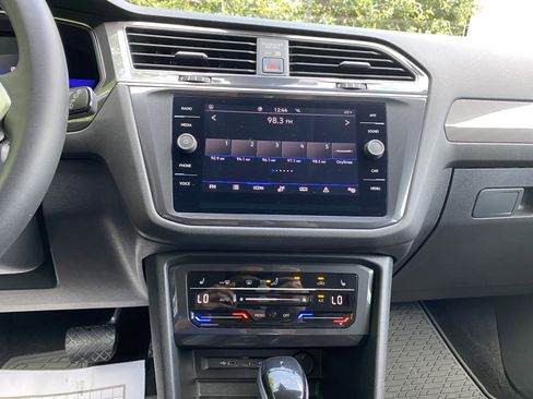 Used 2023 Volkswagen Tiguan SE image 25