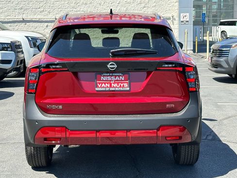 New 2026 Nissan Kicks SR w/ SR Premium Package FWD image 6