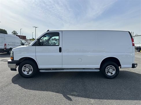 Used 2023 Chevrolet Express 2500 w/ Driver Convenience Package image 8