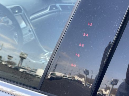 Used 2019 Ford Fusion SE image 12