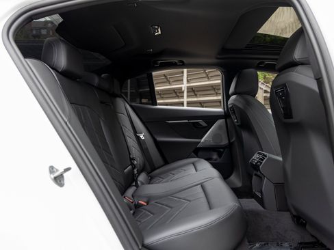 Used 2025 BMW i5 xDrive40 w/ Premium Package image 48