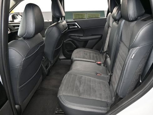 Used 2023 Mitsubishi Outlander SE image 37