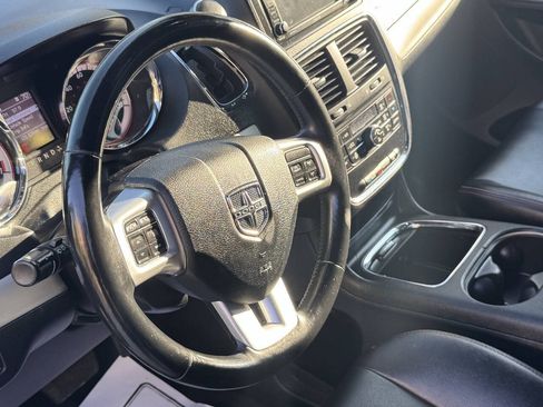 Used 2018 Dodge Grand Caravan GT FWD image 9