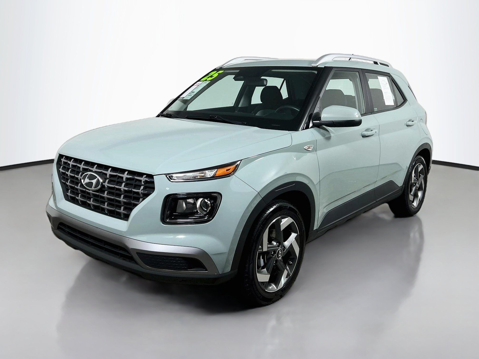 Used 2025 Hyundai Venue SEL FWD image 10