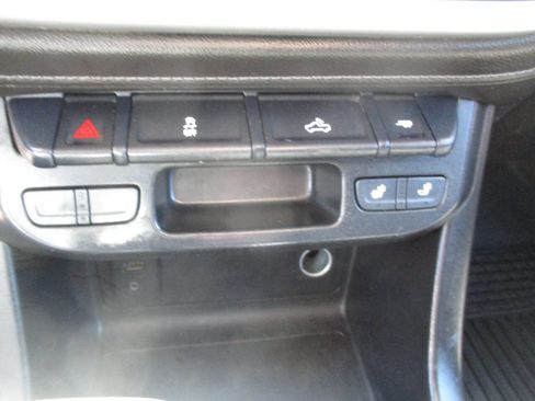 Used 2018 GMC Canyon SLE AWD/4WD image 30