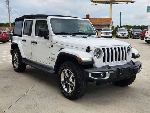 Used 2020 Jeep Wrangler Unlimited Sahara AWD/4WD image 8