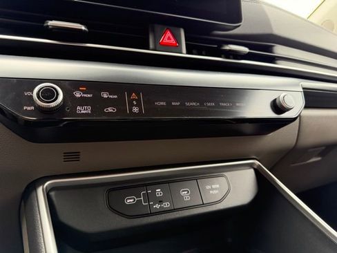 Used 2026 Kia Carnival LXS image 11