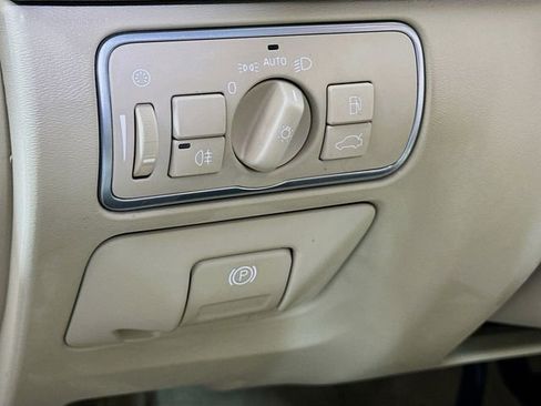 Used 2016 Volvo V60 T5 Platinum image 11