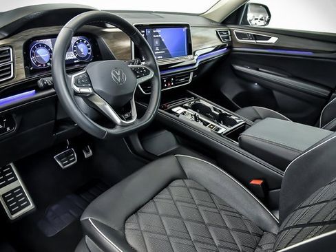 Certified 2025 Volkswagen Atlas SEL Premium R-Line image 6