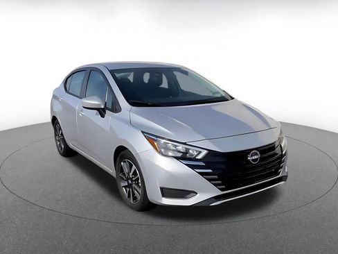 Used 2025 Nissan Versa SV FWD image 3