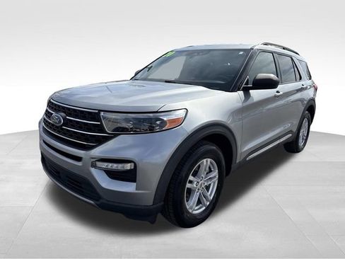 Used 2020 Ford Explorer XLT w/ Equipment Group 202A AWD/4WD image 9