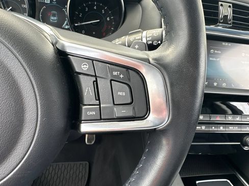 Used 2019 Jaguar F-PACE Prestige AWD/4WD image 24