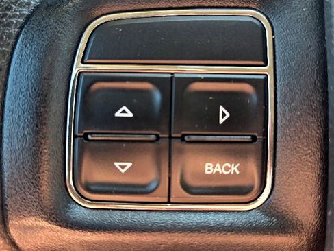 Used 2013 Dodge Journey SXT w/ Flexible Seating Group image 18