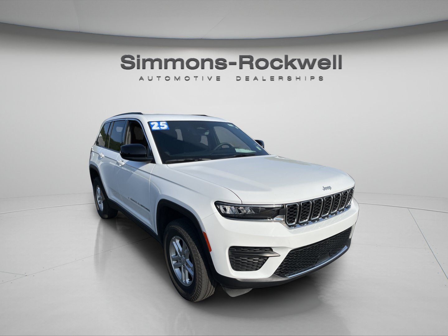 Used 2025 Jeep Grand Cherokee Laredo w/ Luxury Tech Group I AWD/4WD image 7