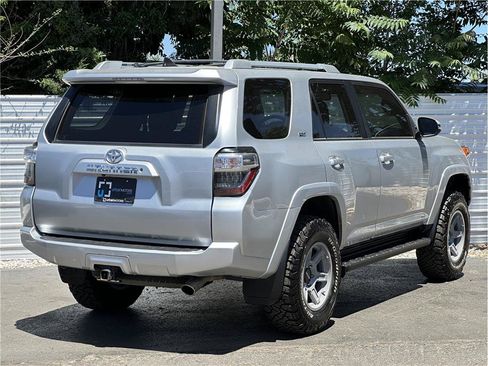 Used 2017 Toyota 4Runner SR5 Premium AWD/4WD image 10