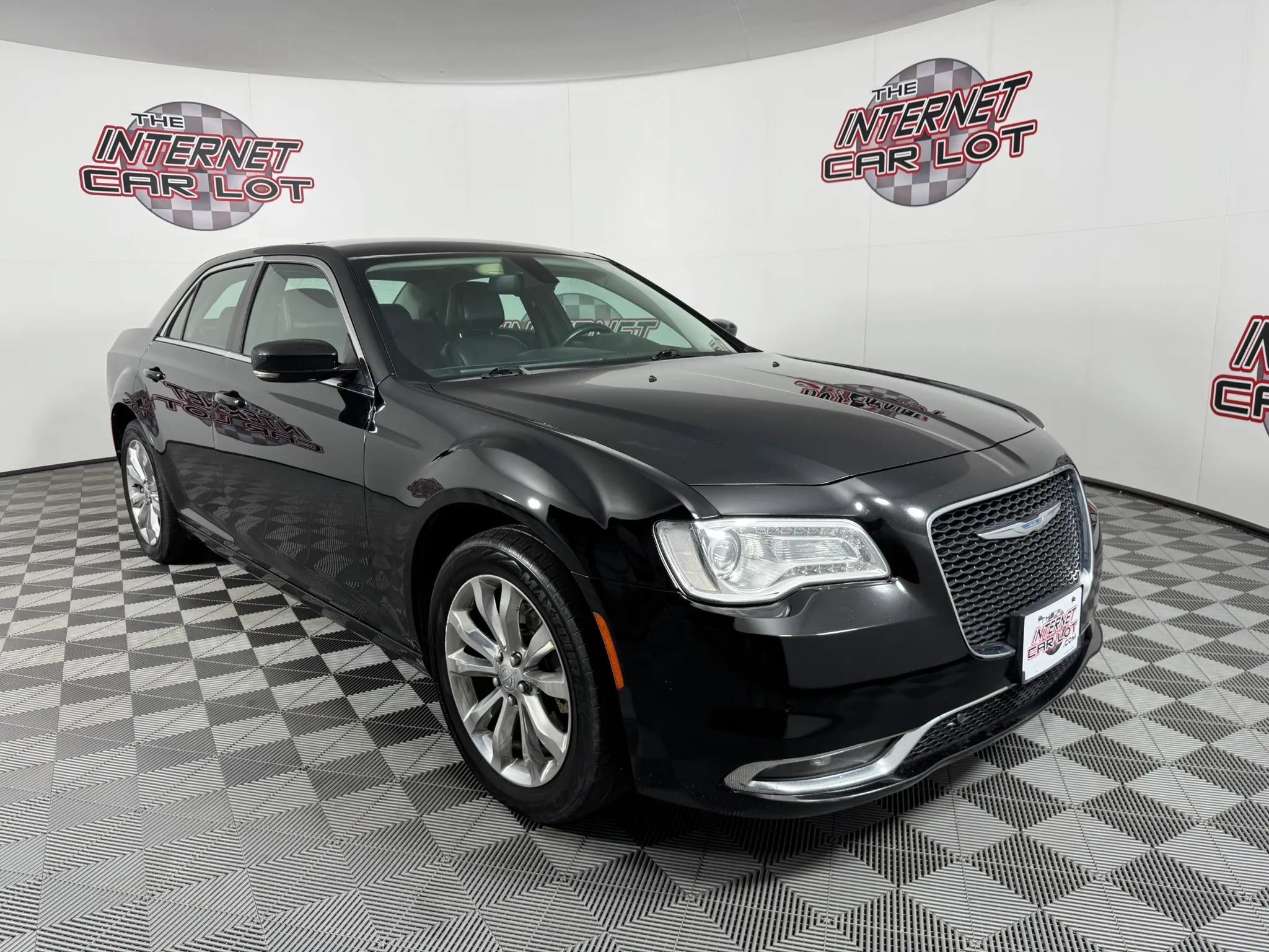 Used 2015 Chrysler 300 Limited w/ Driver Convenience Group AWD/4WD image 9