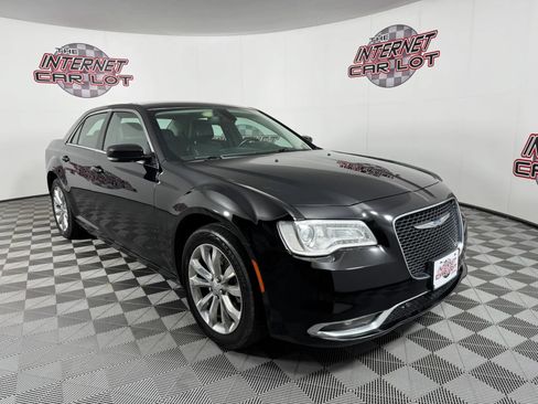 Used 2015 Chrysler 300 Limited w/ Driver Convenience Group AWD/4WD image 9