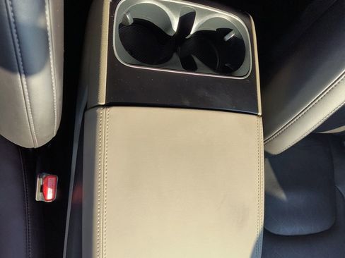 Used 2025 Kia Carnival image 11