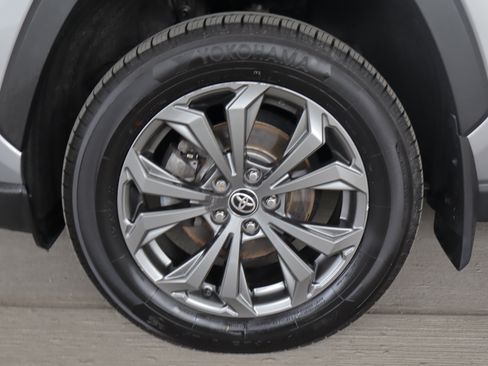 Used 2022 Toyota RAV4 Limited AWD/4WD image 28