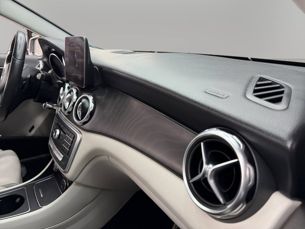 Used 2019 Mercedes-Benz GLA 250 w/ Premium Package image 18