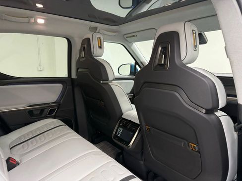 Used 2023 Rivian R1T Launch Edition image 15