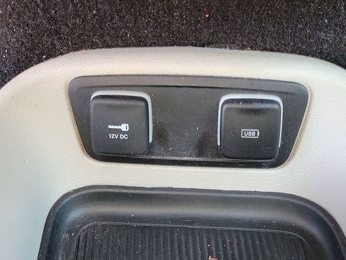 Used 2018 Chrysler Pacifica Touring-L FWD image 32
