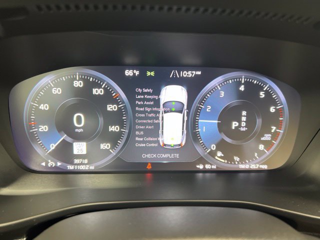 Used 2021 Volvo XC40 T5 R-Design w/ Climate Package AWD/4WD image 16