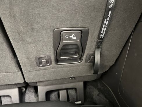 Used 2025 Kia Carnival FWD image 26